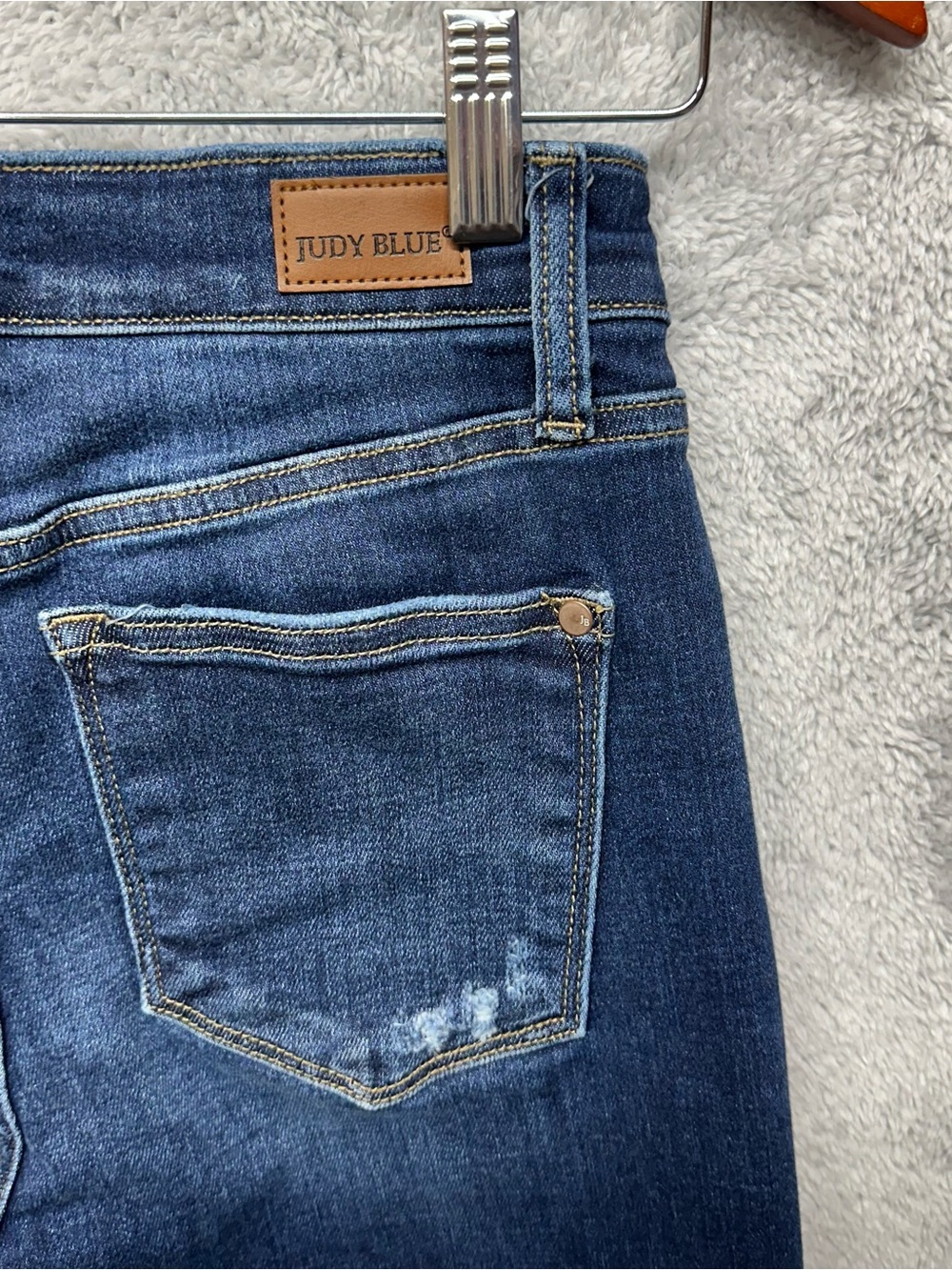 Judy Blue Wide Leg Distressed Cropped Jeans Women’s Size 3/26 Dark Wash Raw Hem - Picture 4 of 9
